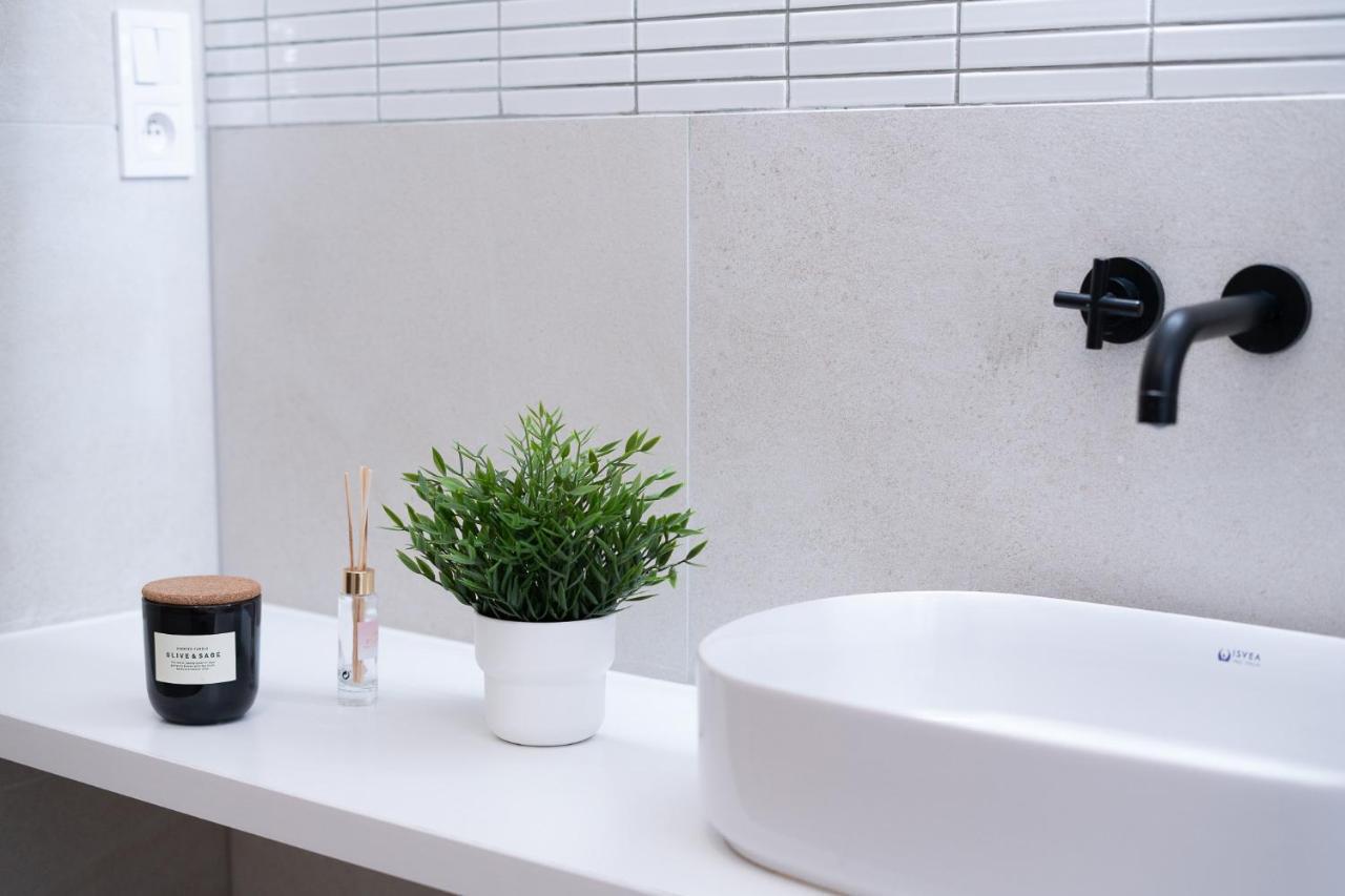 Modern 5 Min Wenceslas Square Apartment, Apartment Prague